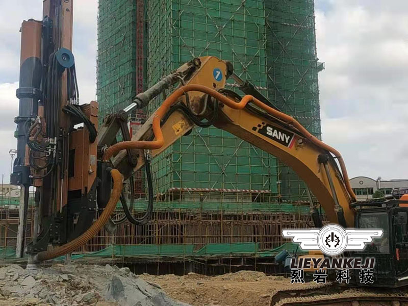 巖石靜爆開(kāi)采設(shè)備在福建